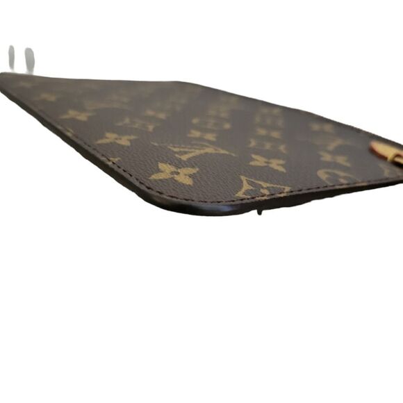 Louis Vuitton Monogram Neverfull MM Pouch - Picture 6 of 13